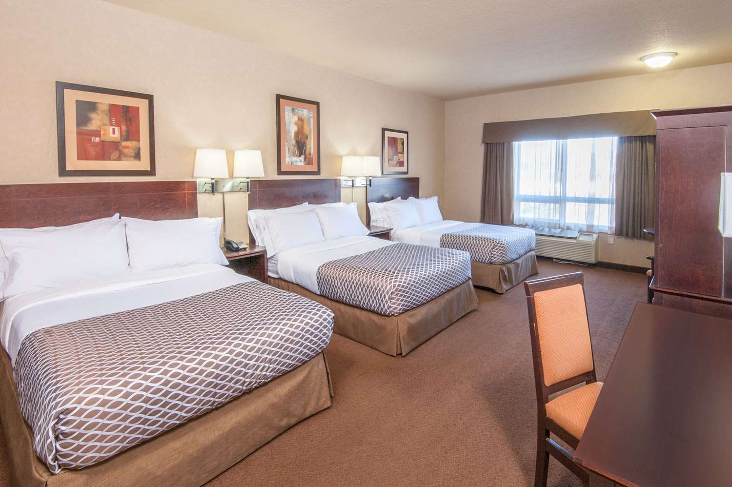 Ramada Inn & Suites Drumheller, AB - See Discounts