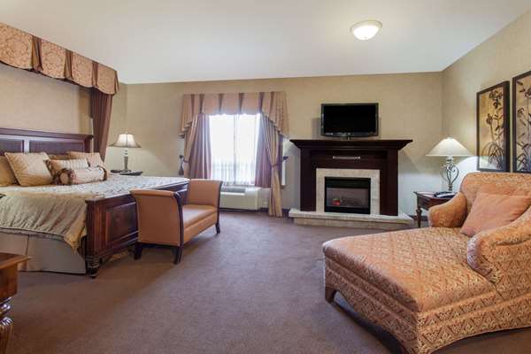 Suite - Ramada Inn Camrose