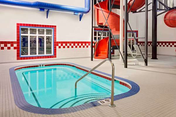 Pool - Ramada Inn Stettler