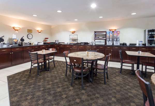  - Ramada Inn Bettendorf - I-74, Exit 2