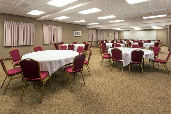  - Ramada Inn Bettendorf - I-74, Exit 2