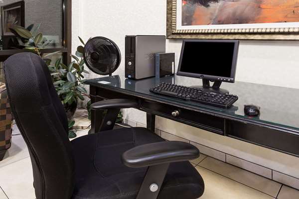 Conference Area - Ramada Inn Bettendorf - I-74, Exit 2