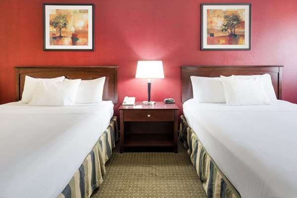  - Ramada Inn Bettendorf - I-74, Exit 2