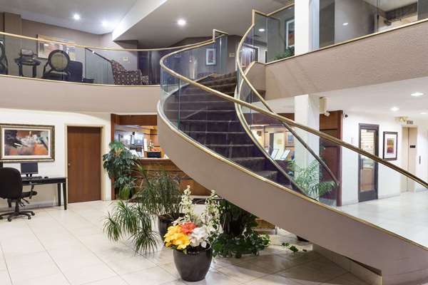  - Ramada Inn Bettendorf - I-74, Exit 2