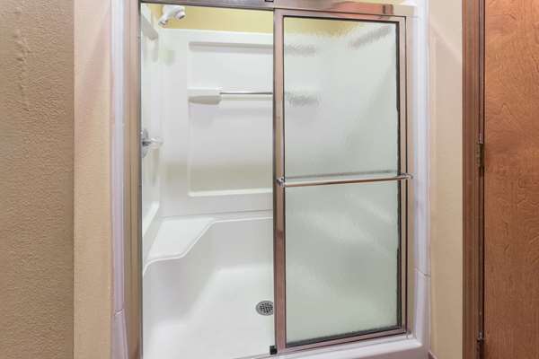  - Ramada Inn Bettendorf - I-74, Exit 2