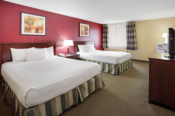  - Ramada Inn Bettendorf - I-74, Exit 2