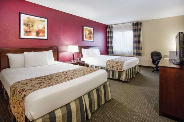  - Ramada Inn Bettendorf - I-74, Exit 2