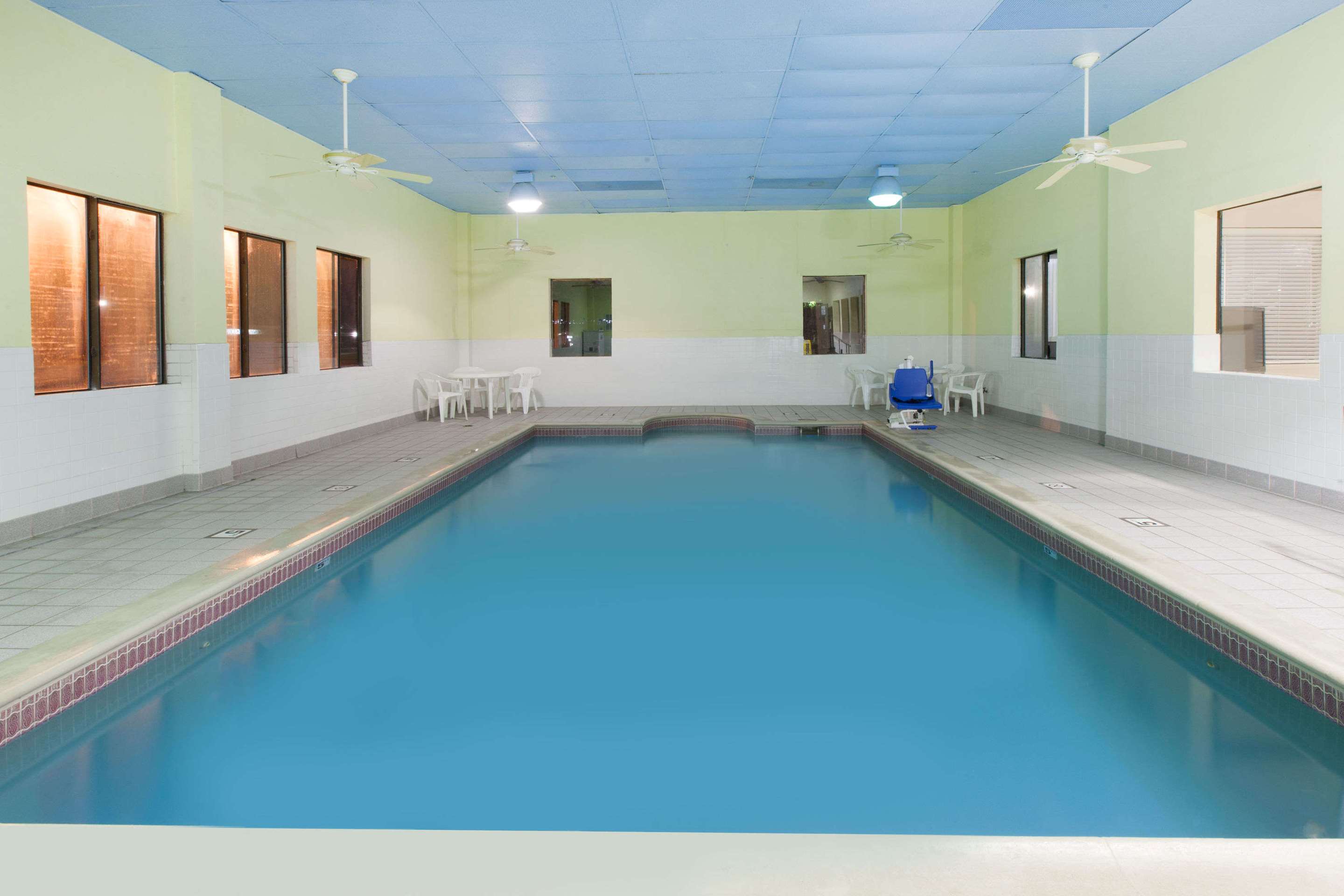 Pool | Days Inn & Suites by Wyndham Webster NASA-ClearLake-Houston