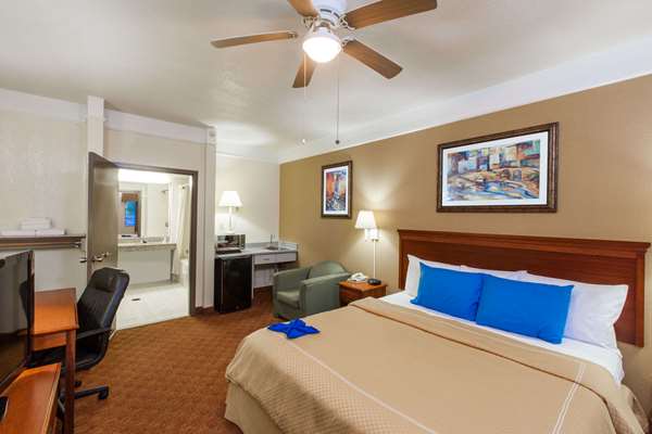  - Days Inn Webster
