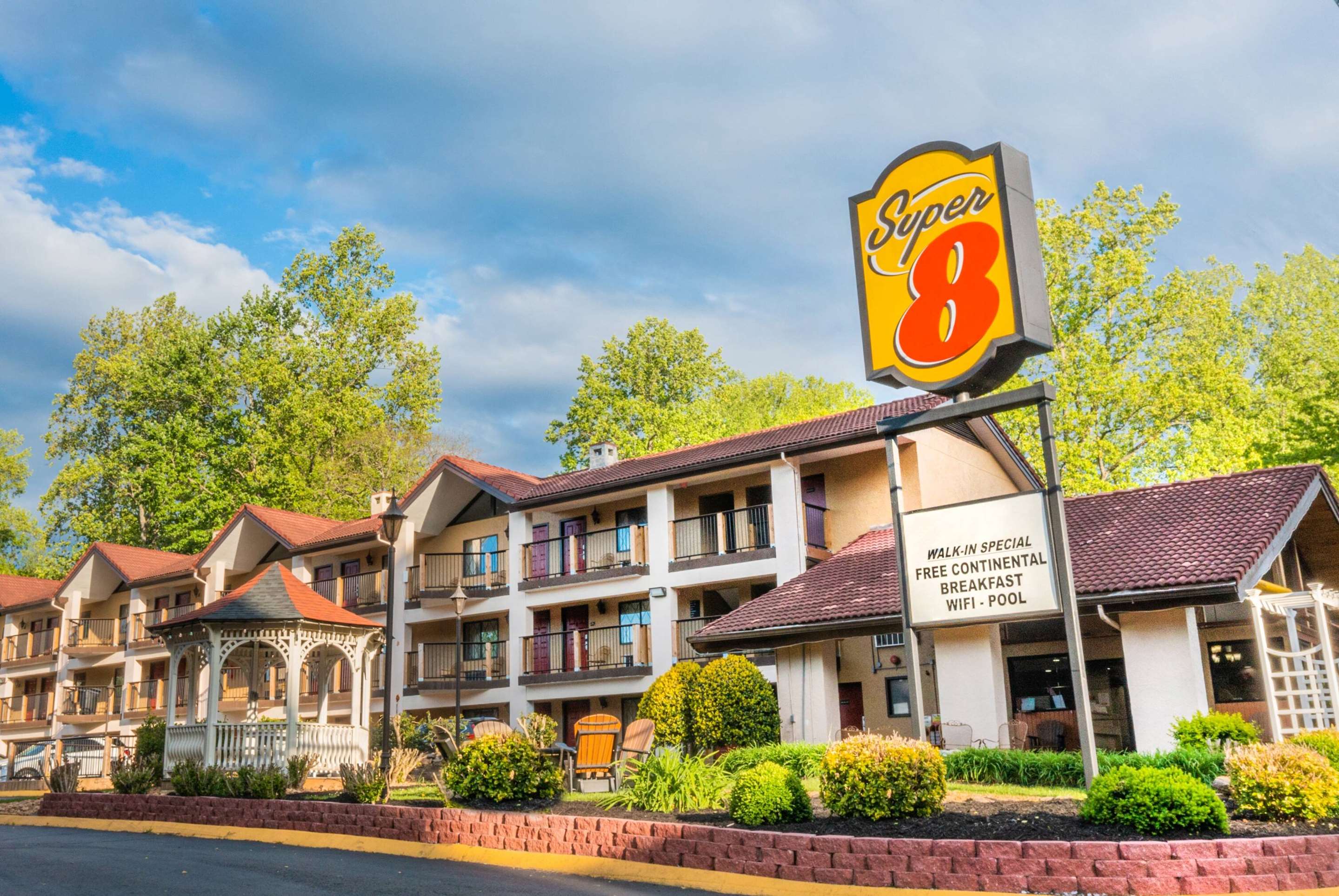 Exterior | Super 8 by Wyndham Downtown Gatlinburg at Convention Center