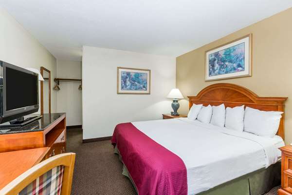  - Days Inn Valley West Clive - I-35 & I-80, Exit 124