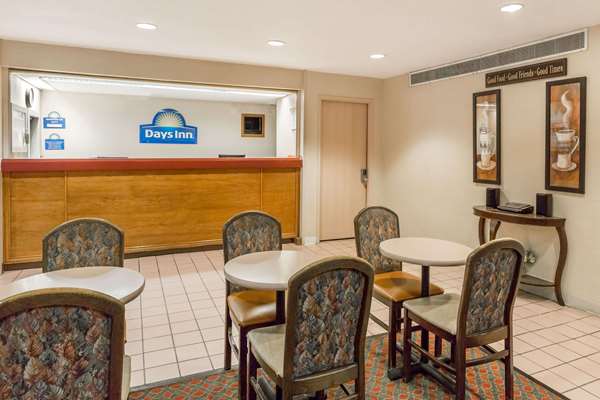  - Days Inn Valley West Clive - I-35 & I-80, Exit 124