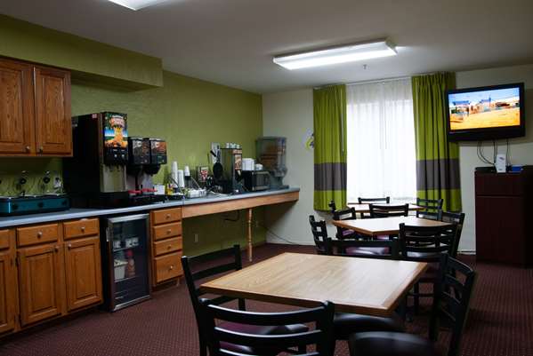 Restaurant - Super 8 Hotel Arkansas City