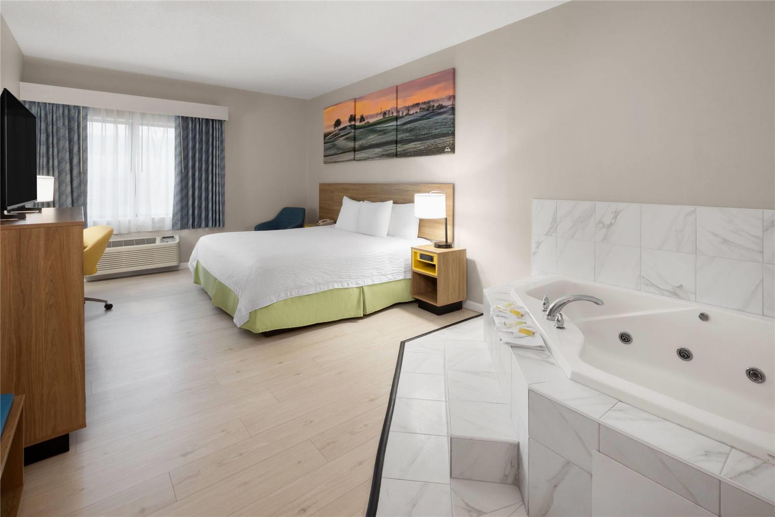 DAYS INN & SUITES BY WYNDHAM, SEAFO-guestroom-Guest Room,Tub - Jetted,Suite,On-Site.jpg