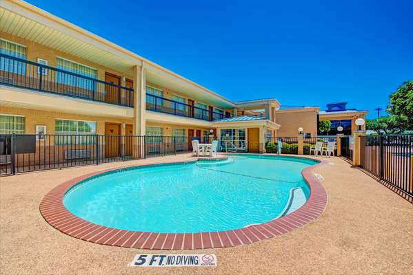 Pool - Super 8 Motel Richardson