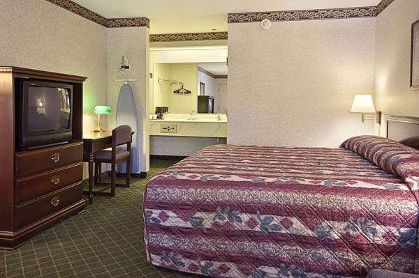  - Super 8 Motel Ruther Glen - I-95, Exit 104