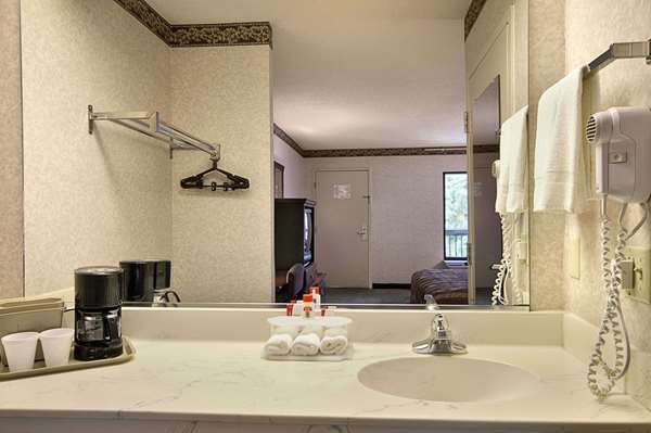  - Super 8 Motel Ruther Glen - I-95, Exit 104