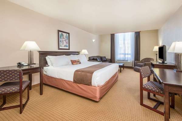 Suite - Ramada Inn Lloydminster