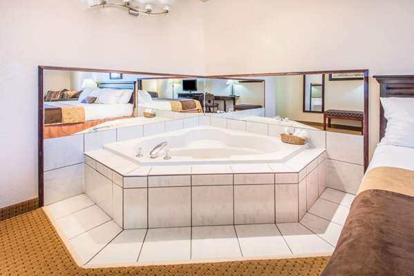 Suite - Ramada Inn Lloydminster