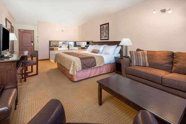 Suite - Ramada Inn Lloydminster