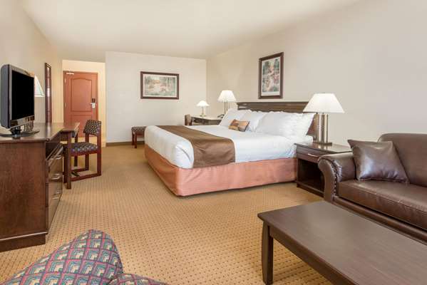 Suite - Ramada Inn Lloydminster
