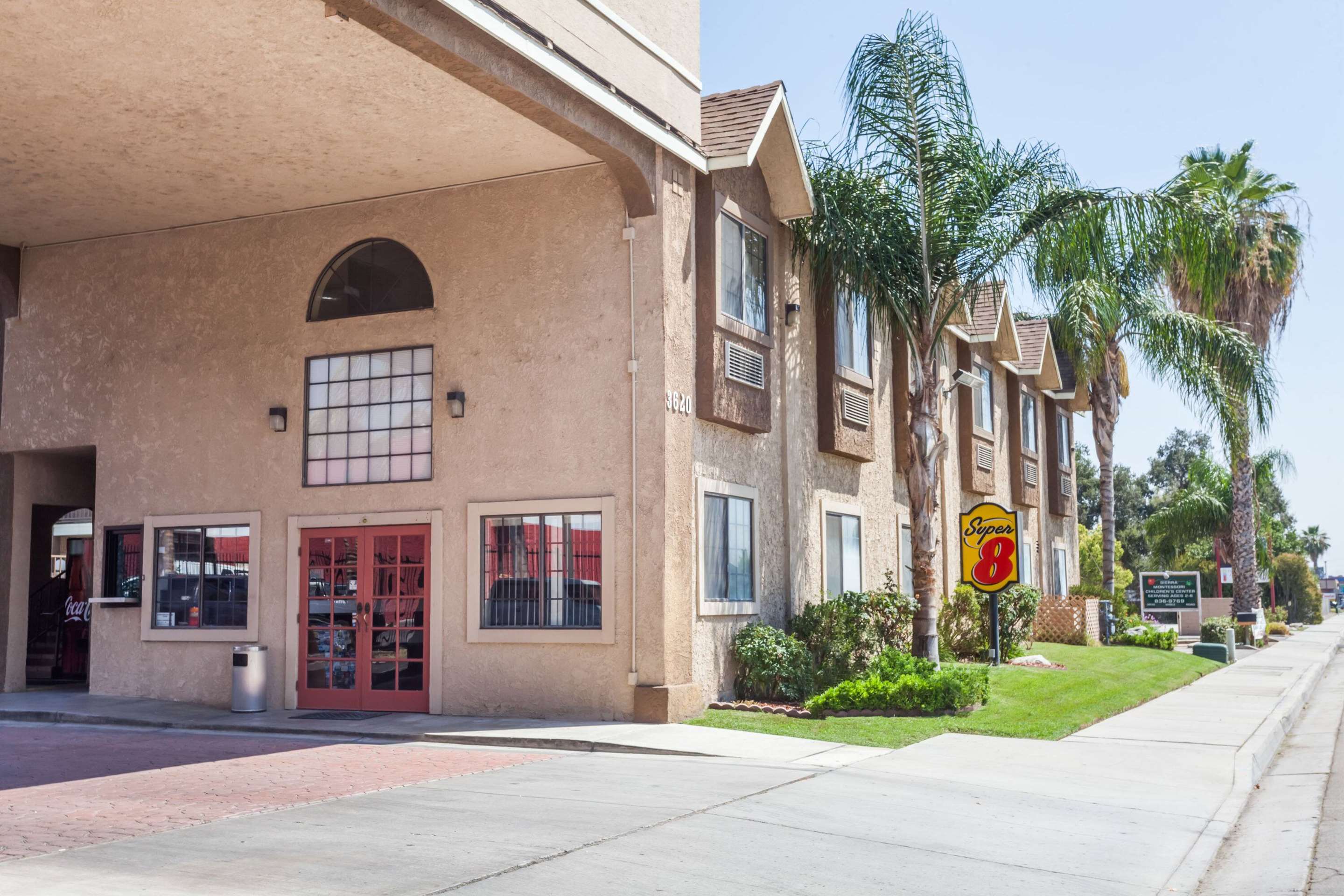 Exterior | Super 8 by Wyndham Bakersfield South CA