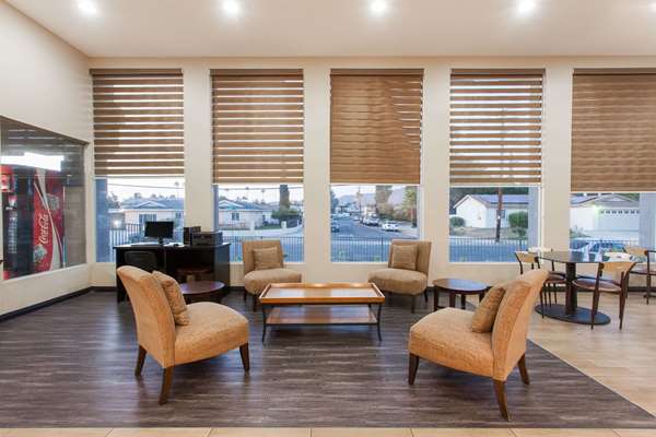  - Days Inn & Suites El Cajon - I-8, Exit 18