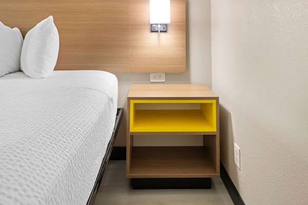  - Days Inn & Suites El Cajon - I-8, Exit 18