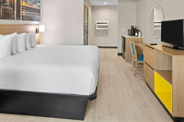  - Days Inn & Suites El Cajon - I-8, Exit 18