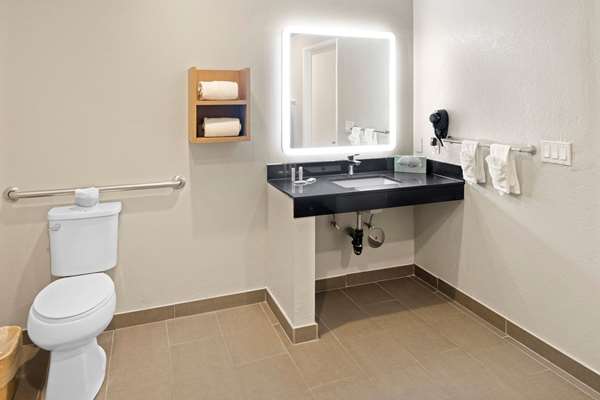  - Days Inn & Suites El Cajon - I-8, Exit 18