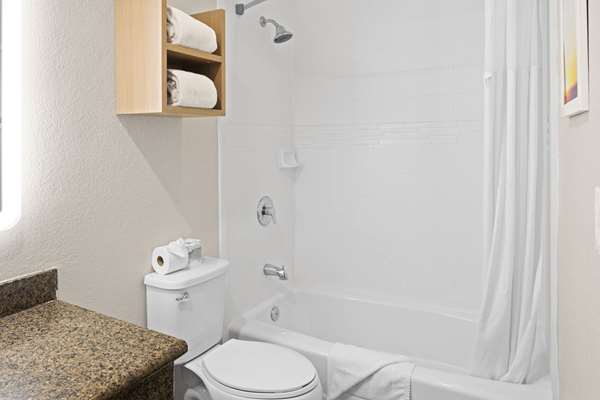  - Days Inn & Suites El Cajon - I-8, Exit 18