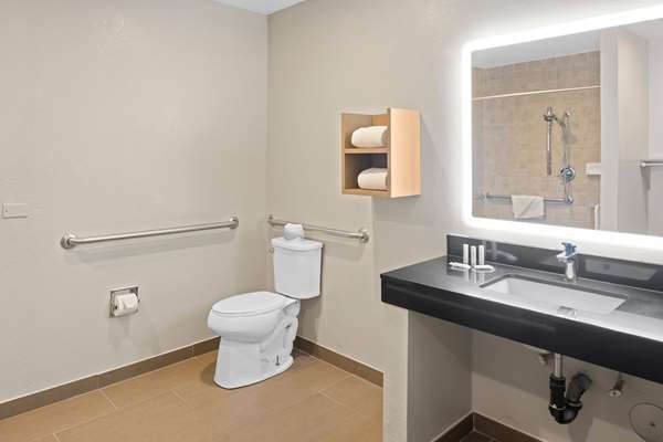  - Days Inn & Suites El Cajon - I-8, Exit 18
