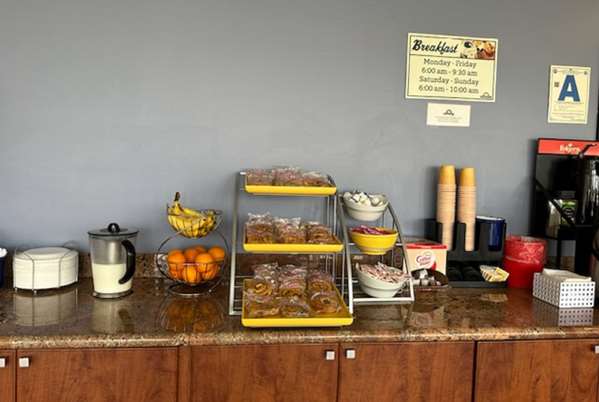  - Days Inn & Suites El Cajon - I-8, Exit 18