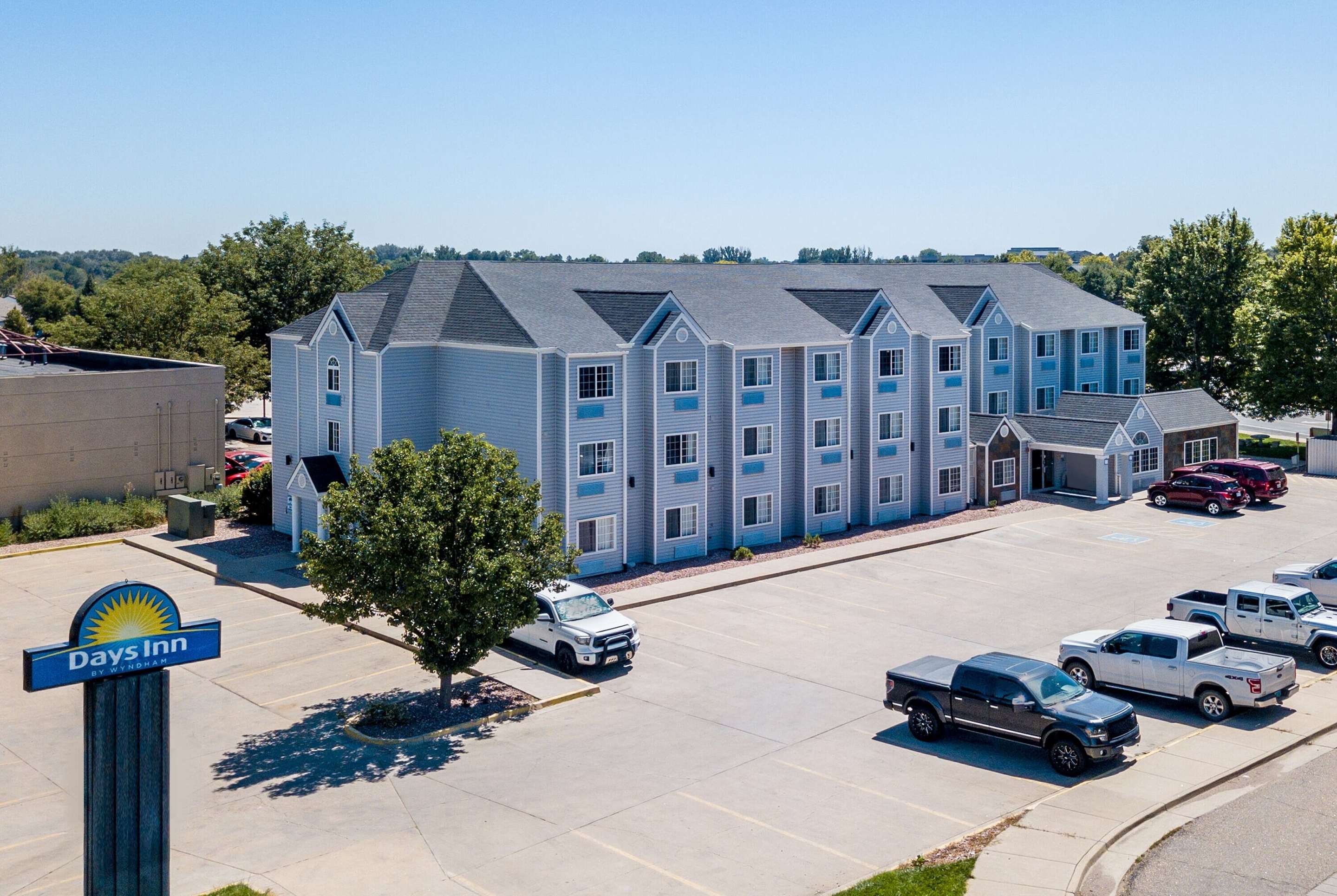 Exterior | Days Inn & Suites by Wyndham Greeley
