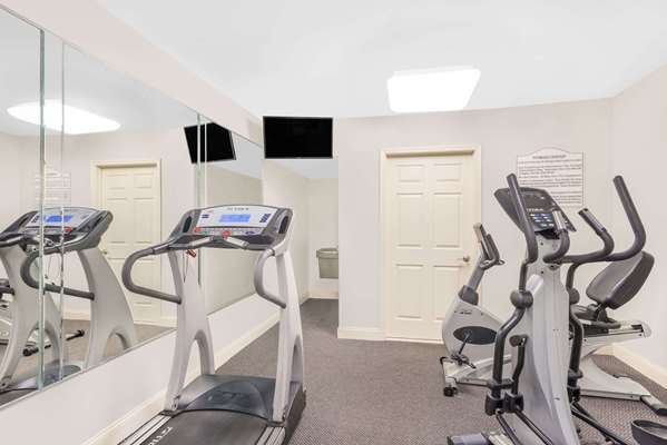 Fitness/ Exercise Room - Days Inn Springfield