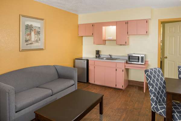  - Days Inn & Suites Port Richey