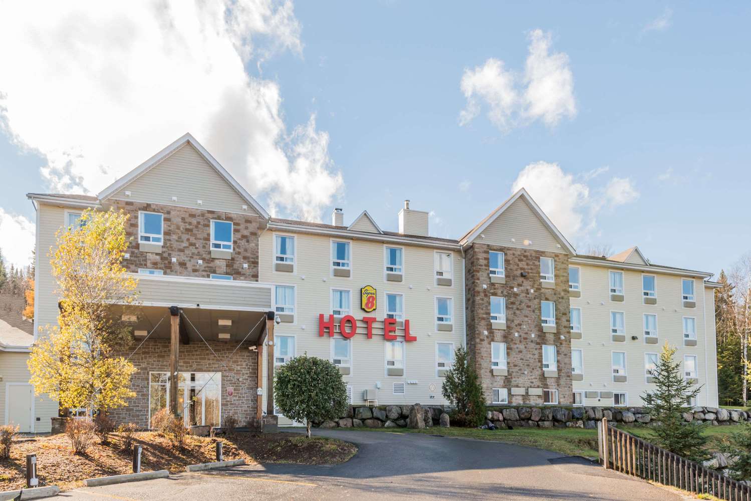 Super 8 Hotel Ste Agathe des Monts, QC See Discounts