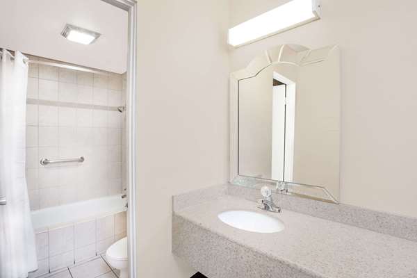  - Travelodge Barstow - I-15, Exit 184