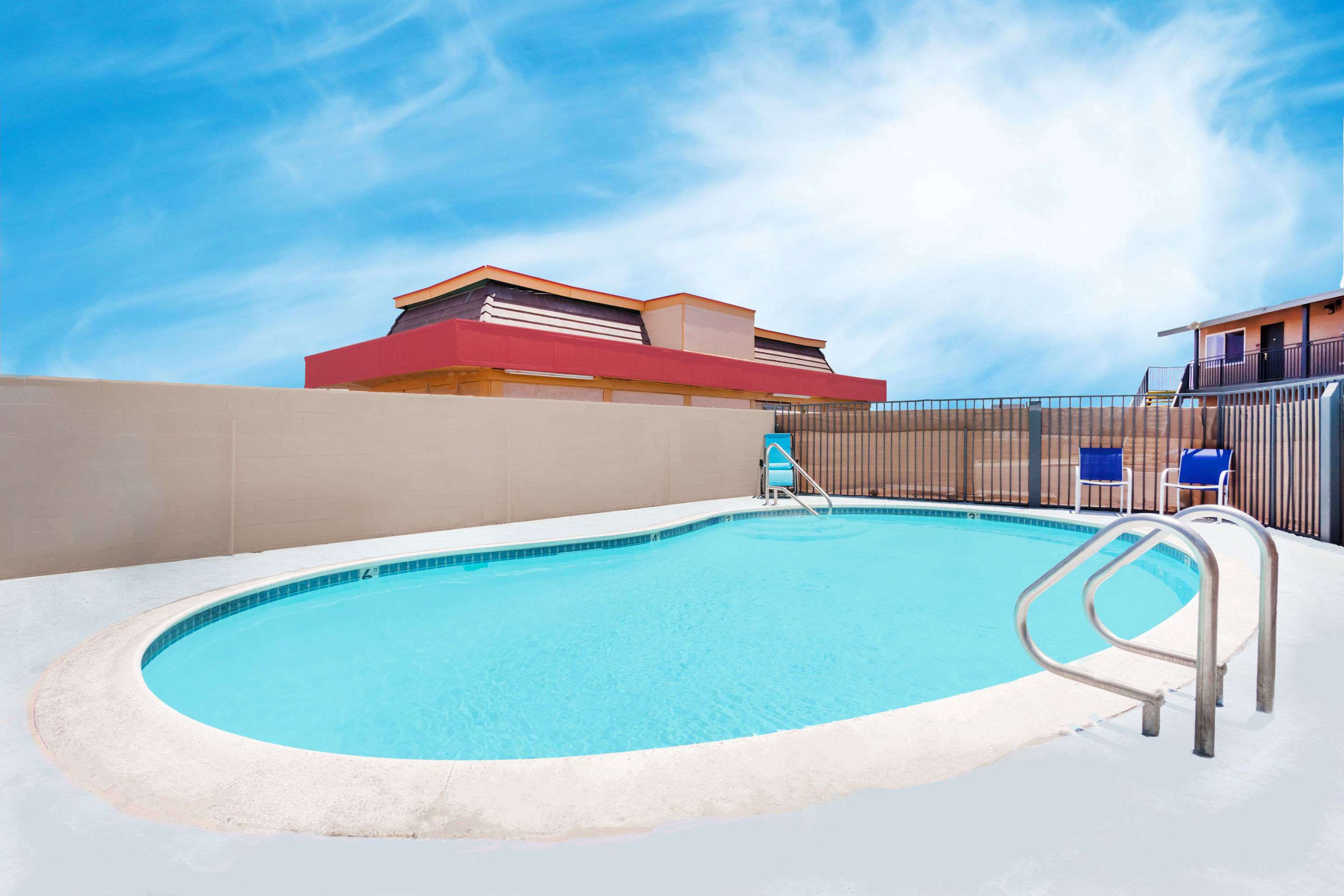 Pool | Travelodge by Wyndham Barstow