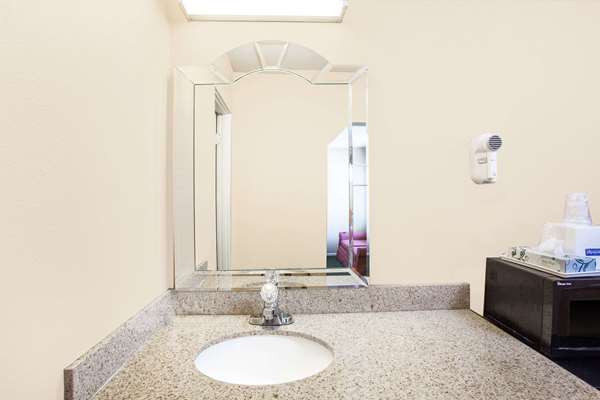  - Travelodge Barstow - I-15, Exit 184