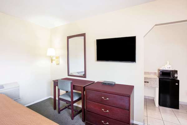  - Travelodge Barstow - I-15, Exit 184