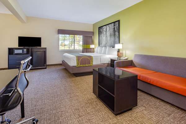 Suite - Super 8 Motel Emmetsburg