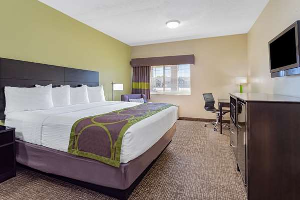 Suite - Super 8 Motel Emmetsburg