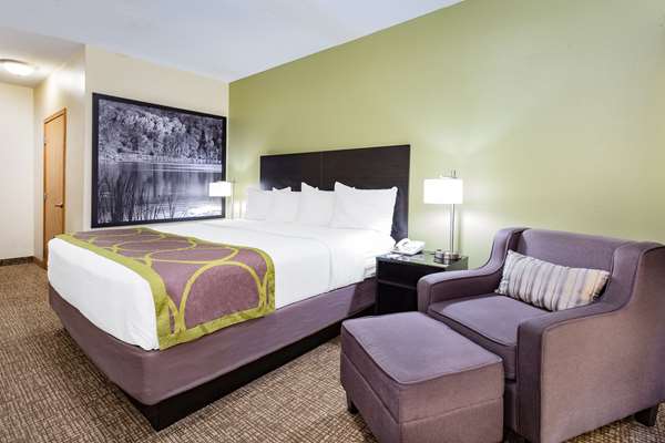 Suite - Super 8 Motel Emmetsburg