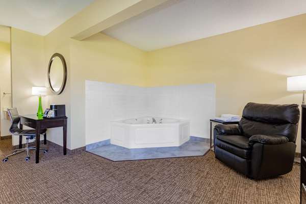 Suite - Super 8 Motel Emmetsburg