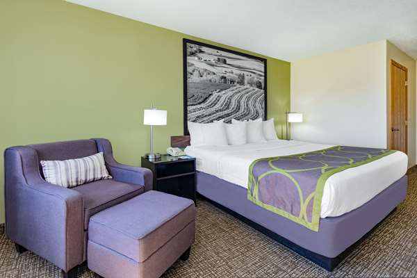  - Super 8 Motel Emmetsburg