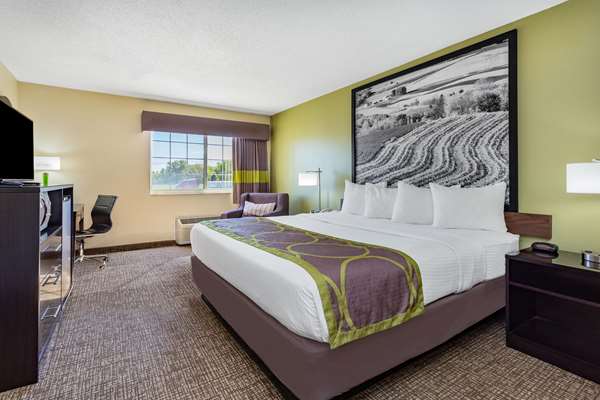  - Super 8 Motel Emmetsburg