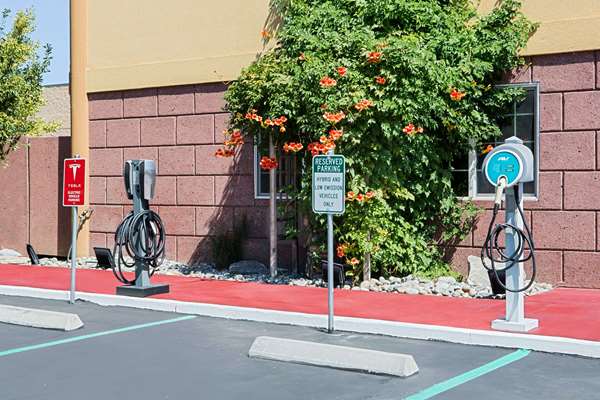  - Super 8 Motel Ukiah - US 101, Exit 548