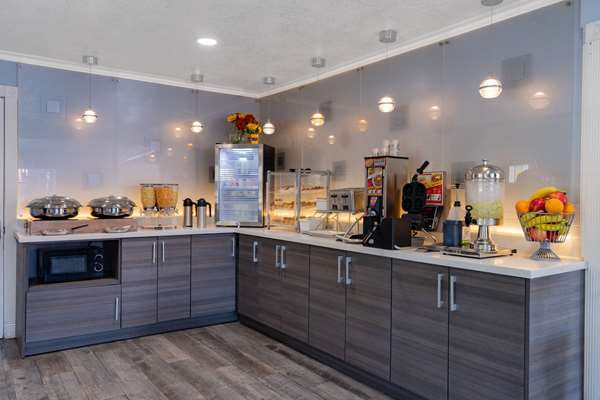  - Super 8 Motel Ukiah - US 101, Exit 548