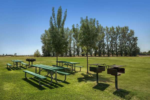  - Travelodge Lemoore